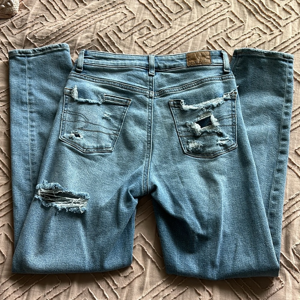 AE 000S Ripped Mom Jean - Picture 3 of 5